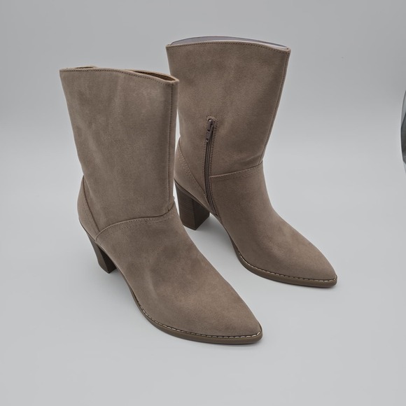 Universal Thread Shoes - Universal Thread Taupe Boots Size 9.5